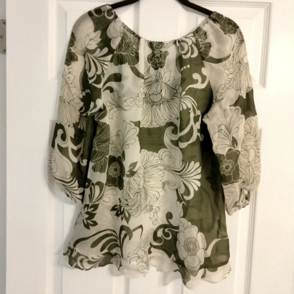 Ann Taylor sheer blouse size 6 Green and white